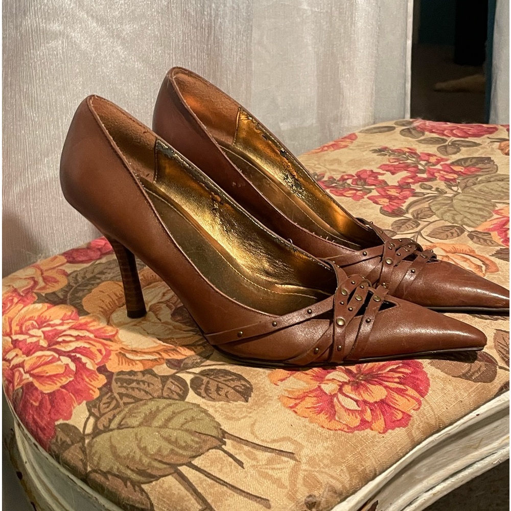 Light brown leather brass acc pointed toe